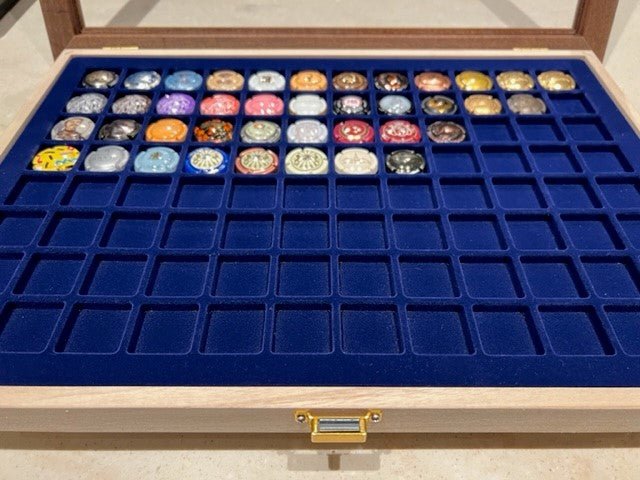 工房シラタ ミュズレボード 96個入り 紺 - 恵比寿ワインマート